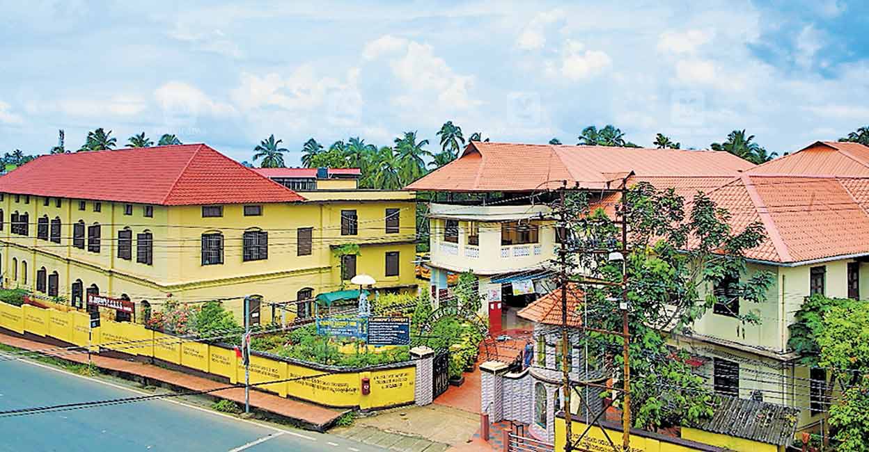 നൂറിൽ നിറഞ്ഞ് മിഷൻ ക്വാർട്ടേഴ്സ് സ്കൂൾ തൃശൂർ വാർത്തകൾ ചുറ്റുവട്ടം