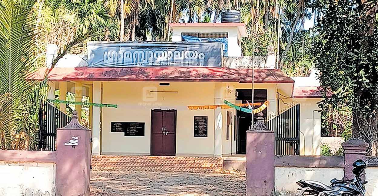 രണ്ടര വർഷമായി ആളില്ല ന്യായാലയം നോക്കുകുത്തി