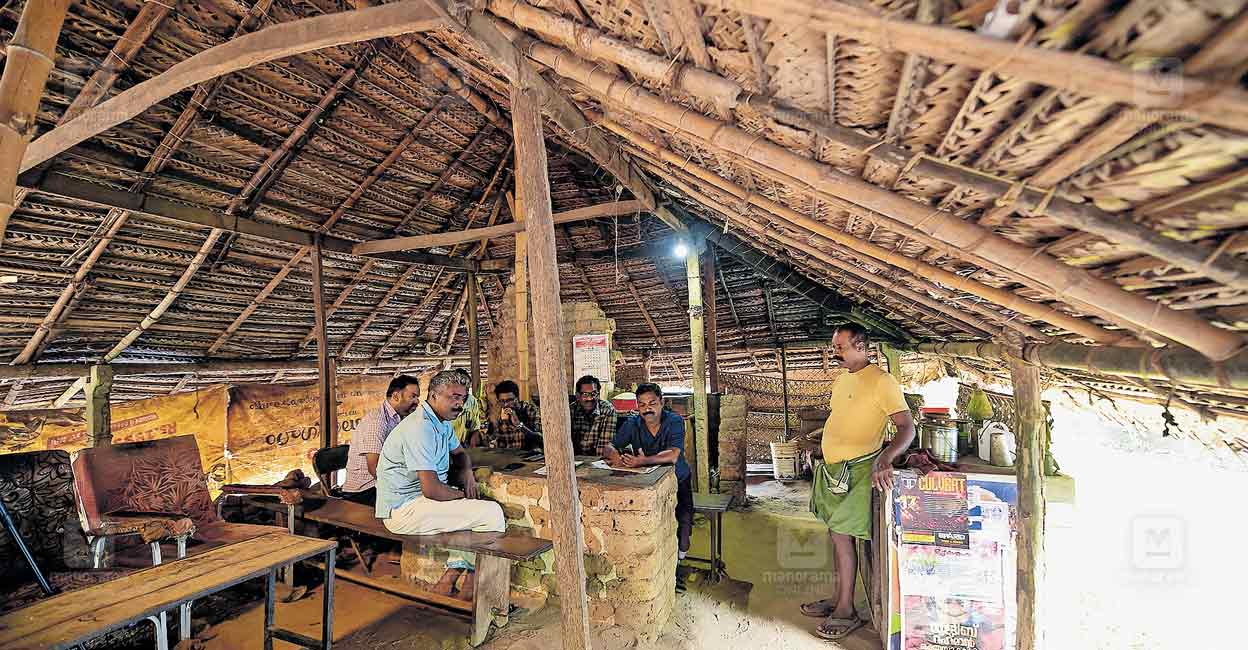 103 വർഷം പഴക്കമുള്ള ചായക്കട; അന്ന് നിർമിച്ച അതേ രീതിയിൽ മുല്ലശ്ശേരി ...