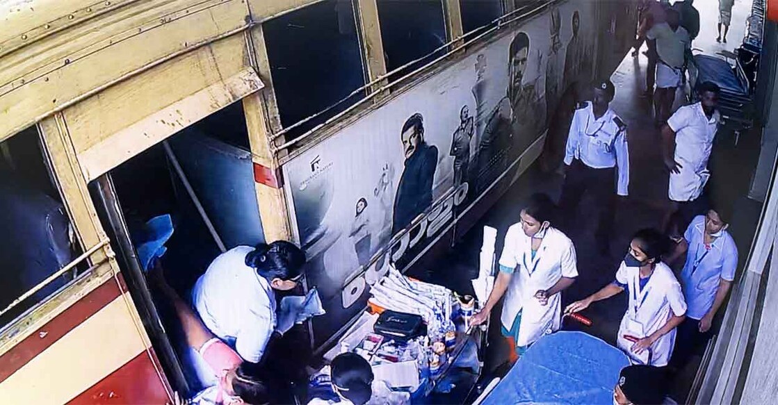 woman-gives-birth-on-ksrtc-bus-2 woman-gives-birth-on-ksrtc-bus-2