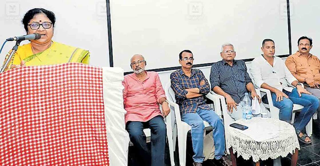 ഇരിങ്ങാലക്കുട ഫിലിം സൊസൈറ്റി വാർഷികം മന്ത്രി ആർ.ബിന്ദു ഉദ്ഘാടനം ചെയ്യുന്നു.