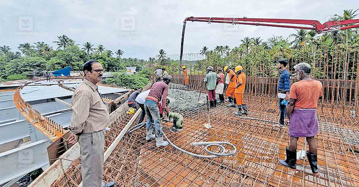 ചിറങ്ങര റെയിൽവേ മേൽപാലം: പ്രധാന സ്ലാബിന്റെ കോൺക്രീറ്റിങ് നടത്തി