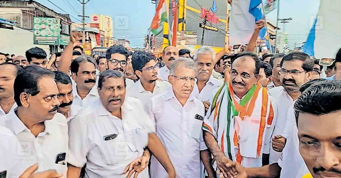 thrissur-chalakkudi-benny-behannan
ലോകസഭാ തിരഞ്ഞെടുപ്പില് ചാലക്കുടി മണ്ഡലത്തില് നിന്നു വിജയിച്ച ബെന്നി ബഹനാന് ചാലക്കുടിയില് നല്കിയ സ്വീകരണത്തില്.