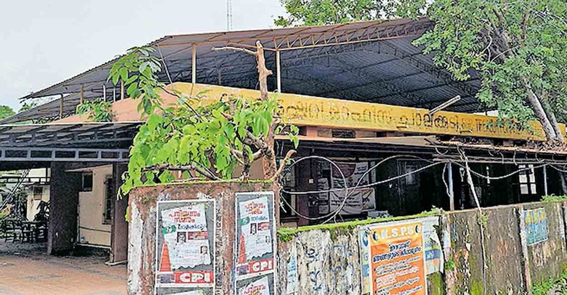malappuram-chalakkudi-subressury-building
ജീർണാവസ്ഥയിലുള്ള ചാലക്കുടി സബ് ട്രഷറി കെട്ടിടം.