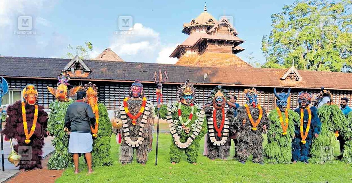 പെരുവനത്ത് നടന്ന ദേശക്കുമ്മാട്ടി ഉത്സവത്തിൽ അവതരിപ്പിച്ച വിവിധ രൂപങ്ങൾ.  