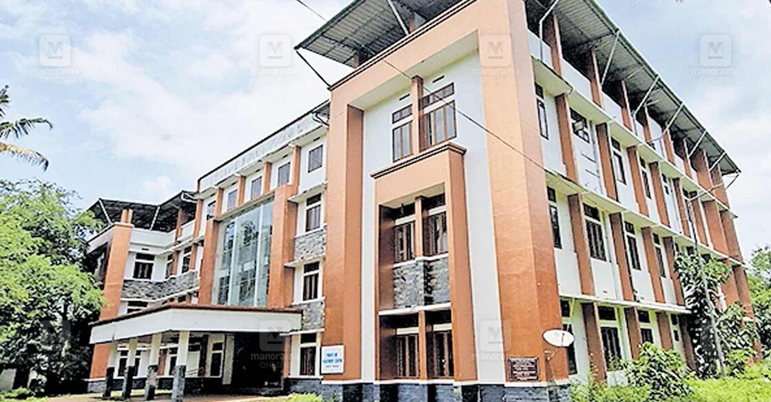 തിരുമുടിക്കുന്ന് ഗാന്ധിഗ്രാം ത്വക് രോഗാശുപത്രി വളപ്പിൽ നിർമിച്ച ആരോഗ്യ പ്രവർത്തകരുടെ പരിശീലന കേന്ദ്രം. 