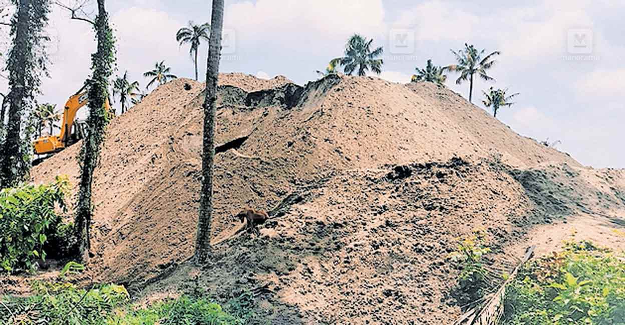 ദേശീയപാത നിർമാണത്തിന് നിയന്ത്രണമില്ലാതെ മണൽവാരൽ: പുല്ലൂറ്റ് പാലത്തിന് ...