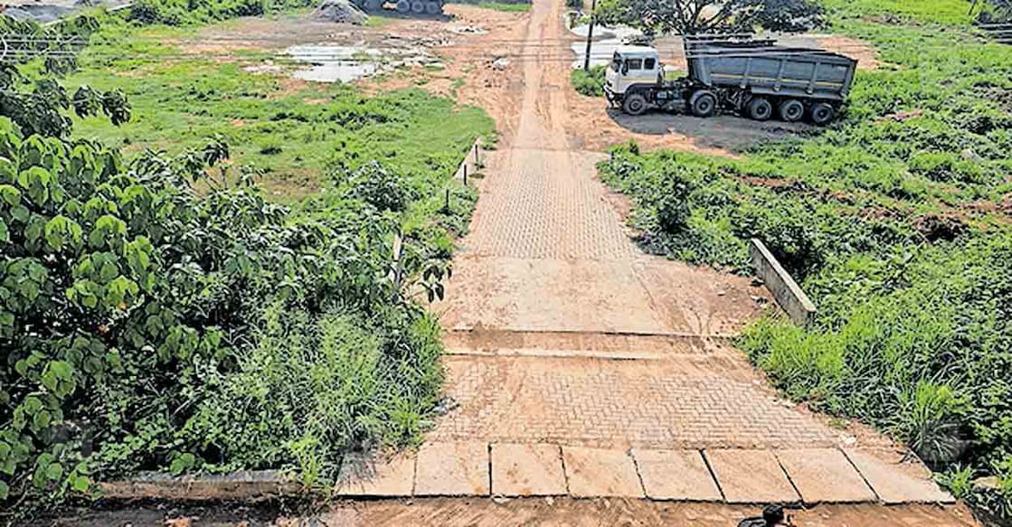 പോട്ട മിനി മാർക്കറ്റ് വളപ്പിൽ ചാലക്കുടി നഗരസഭ പി.ടി.ശങ്കരൻ എമ്പ്രാന്തിരി സ്മാരക കമ്യൂണിറ്റി ഹാൾ നിർമിക്കാൻ ഉദ്ദേശിക്കുന്ന സ്ഥലം.  