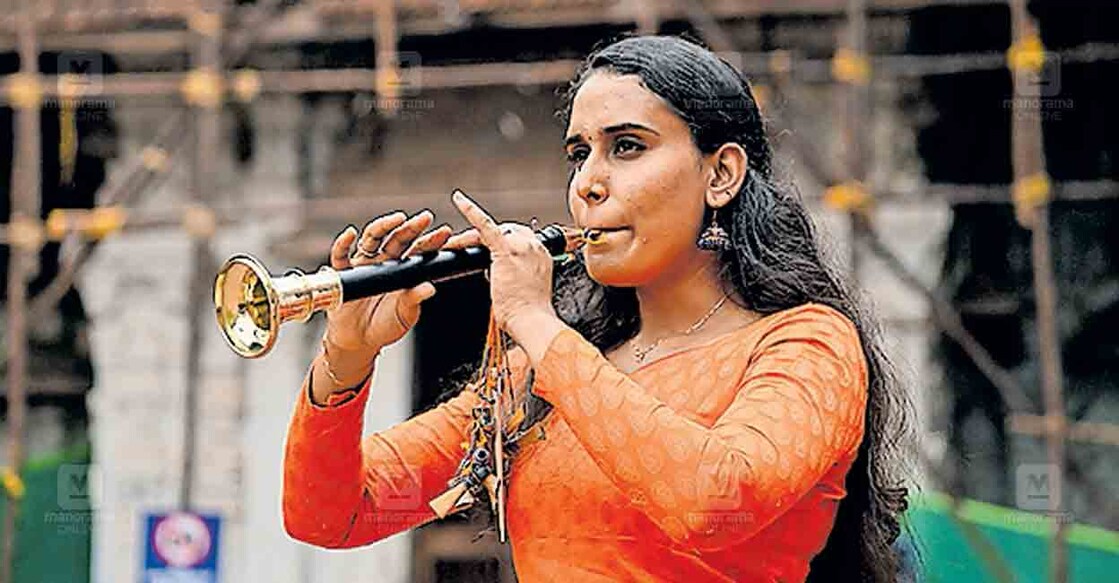 thrissur-hridya കുറുംകുഴൽ കലാകാരി ഹൃദ്യ. ചിത്രം: മനോരമ