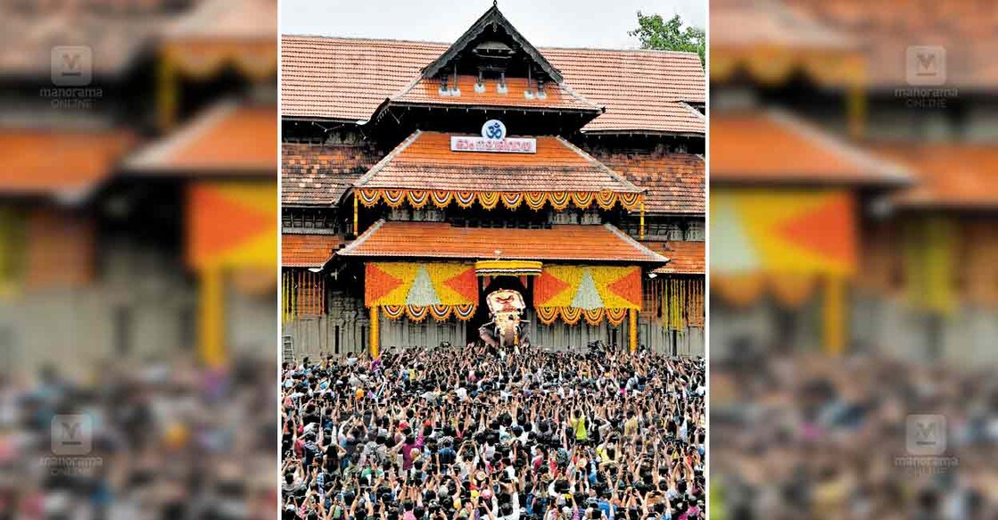thrissur-pooram--main-1 നാന്ദികുറിക്കും തലപ്പൊക്കം: തൃശൂർ പൂരത്തിന് തുടക്കം കുറിച്ച് നെയ്തലക്കാവിലമ്മയുടെ തിടമ്പേറ്റിയ കൊമ്പൻ എറണാകുളം ശിവകുമാർ തെക്കേ ഗോപുരനട തുറന്ന് പുറത്തേക്ക് വരുന്നു. ചിത്രം: വിഘ്നേഷ് കൃഷ്ണമൂർത്തി/മനോരമ.