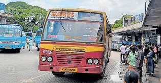  കേസെടുത്തതിൽ പ്രതിഷേധിച്ച്  കൊടുങ്ങല്ലൂർ റൂട്ടിൽ ബസ്  ജീവനക്കാരുടെ മിന്നൽപണിമുടക്ക്