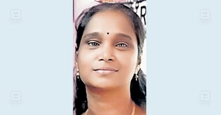ചാലക്കുടിയിൽ ഓടുന്ന ട്രെയിനിൽ നിന്ന് പുഴയിലേക്ക് ചാടി അധ്യാപിക ജീവനൊടുക്കി