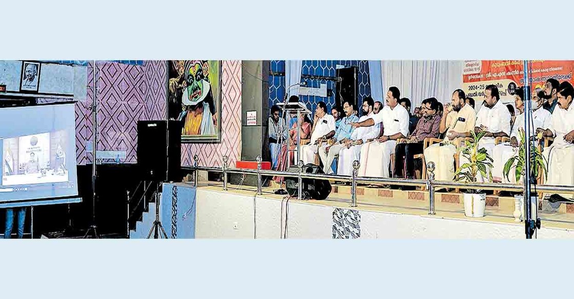 ബത്തേരി നഗരസഭയുടെ നവീകരിച്ച കെട്ടിടത്തിന്റെ ഉദ്ഘാടനം നിയമസഭ സ്പീക്കർ എ.എൻ. ഷംസീർ ഓൺലൈനായി നിർവഹിക്കുന്നു.