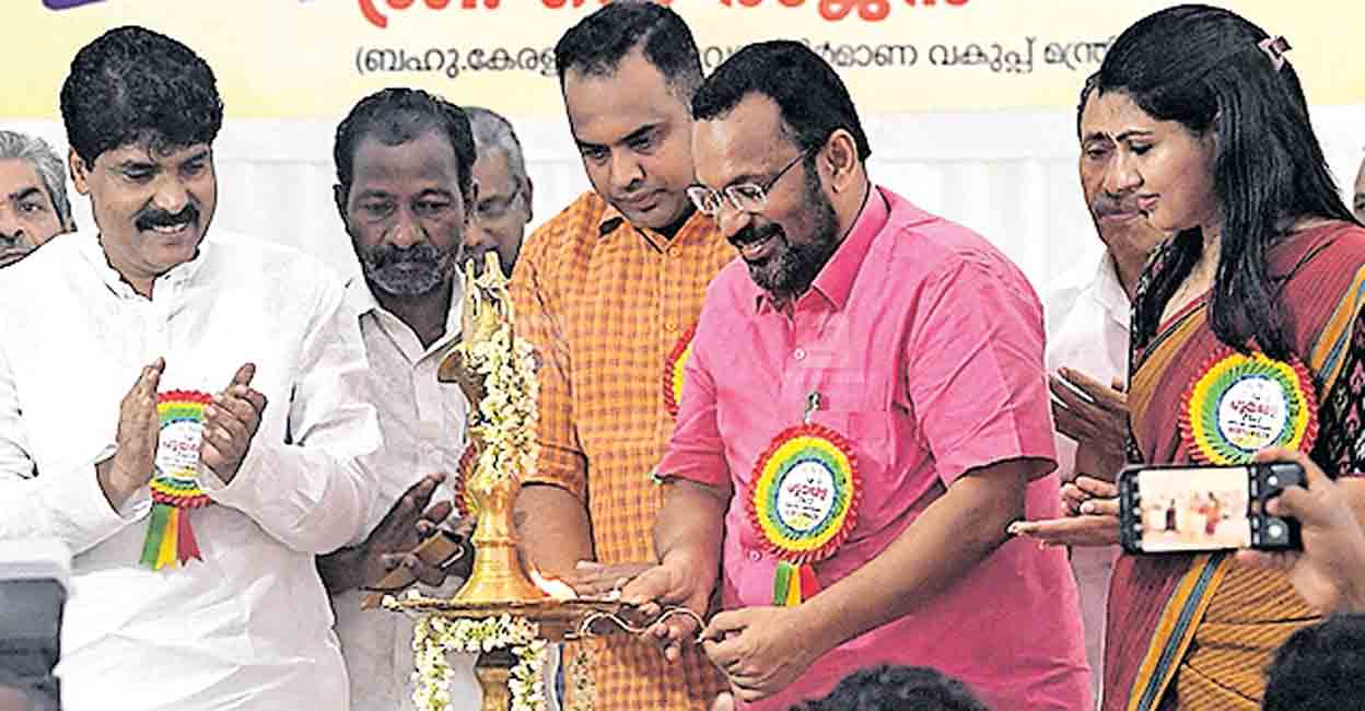 ജില്ലയിലെ രണ്ടാം ഘട്ട പട്ടയമേളയിൽ 803 പട്ടയം കൈമാറി