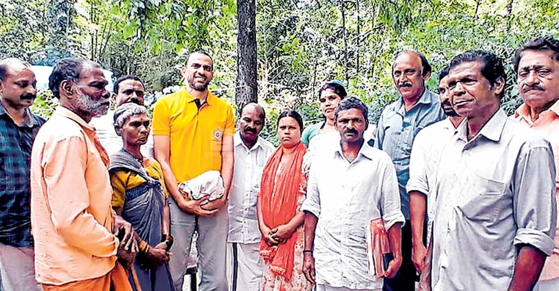 wayanad-pulpally-plot-issue വയനാട്ടിലെ ഭൂപ്രശ്നം പഠിക്കാൻ രാഹുൽഗാന്ധി എംപി നിയോഗിച്ച എഐസിസി സെക്രട്ടറി കൃഷ്ണ അല്ലവാരു മരിയനാട് സമരകേന്ദ്രം സന്ദർശിക്കുന്നു.