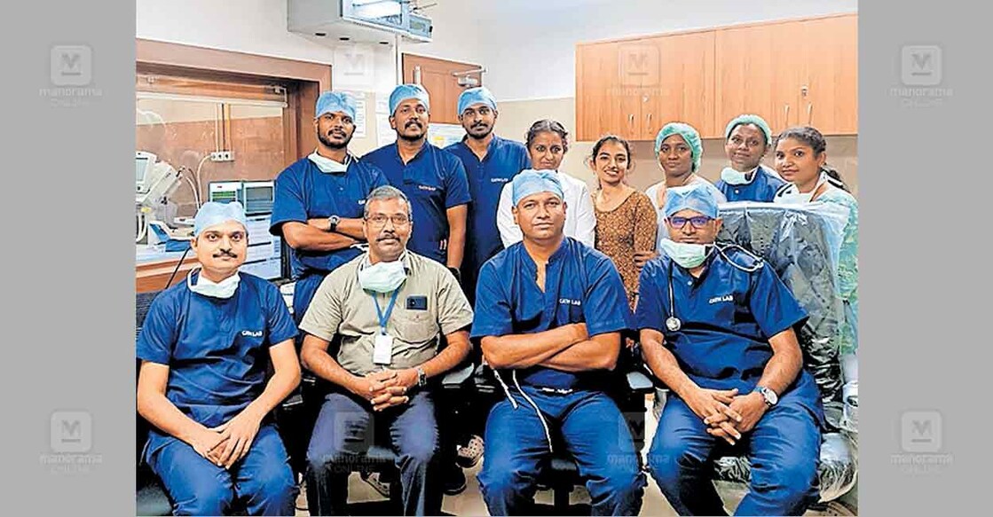 angioplasty വയനാട് ഗവ. മെഡിക്കൽ കോളജ് ആശുപത്രിയിൽ ആൻജിയോപ്ലാസ്റ്റി നടത്തിയ സംഘം.