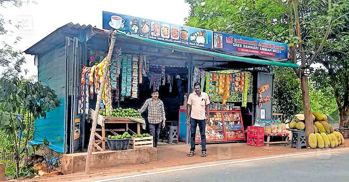 നാടുകാണി- ഗൂഡല്ലൂര്‍ റോഡില്‍ സഞ്ചാരികളില്ലാതെ ഒഴിഞ്ഞു കിടക്കുന്ന വ്യാപാര സ്ഥാപനം.  