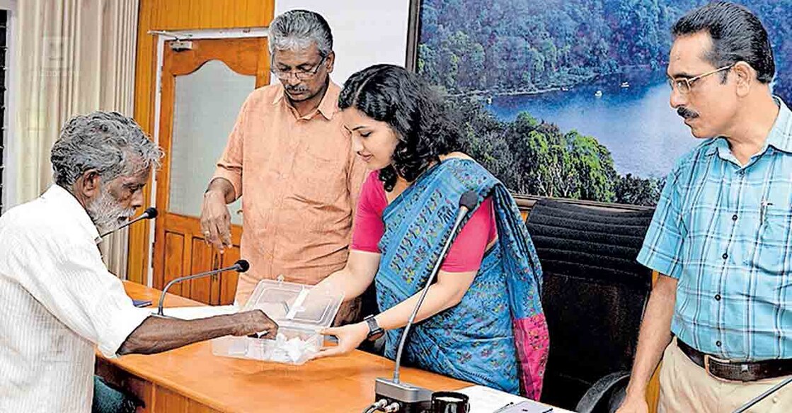 wayanad-land-documents ഇരുളം മിച്ചഭൂമി ഗുണഭോക്താക്കൾക്കായി കലക്ടറേറ്റിൽ നടന്ന നറുക്കെടുപ്പ്