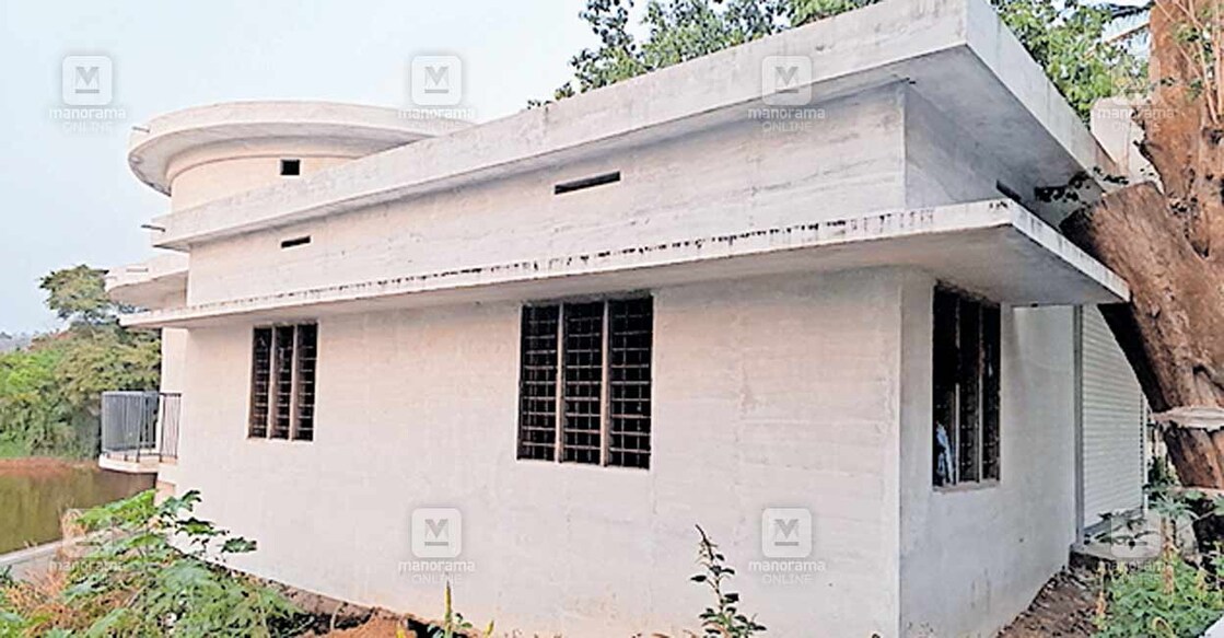ജൽജീവൻ മിഷൻ പദ്ധതിക്കായി മരക്കടവ് മഞ്ഞാടിക്കടവിൽ നിർമിച്ച പമ്പുഹൗസ്. 
