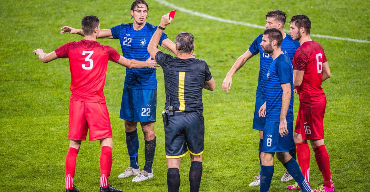 ലോകകപ്പിൽ റഫറിമാരുടെ ശമ്പളം എത്ര; എങ്ങനെയാകാം ഒരു ഫുട്ബോൾ റഫറി? How to a Football