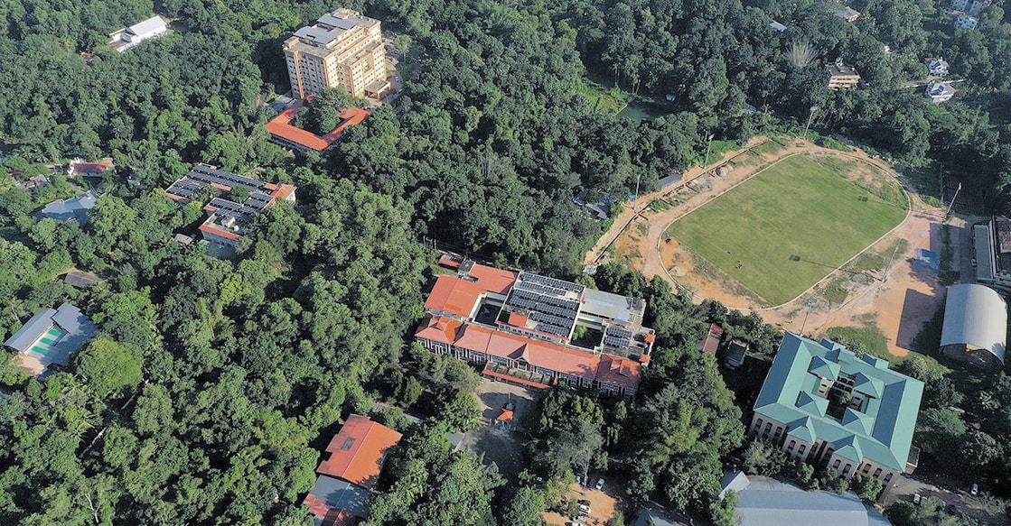 m-g-university എംജി സർവകലാശാലാ ക്യാംപസിന്റെ ആകാശദൃശ്യം. ചിത്രം പകർത്തിയത് ഇട്ടൂപ്പ് കുര്യൻ, ട്രയോ മീഡിയ