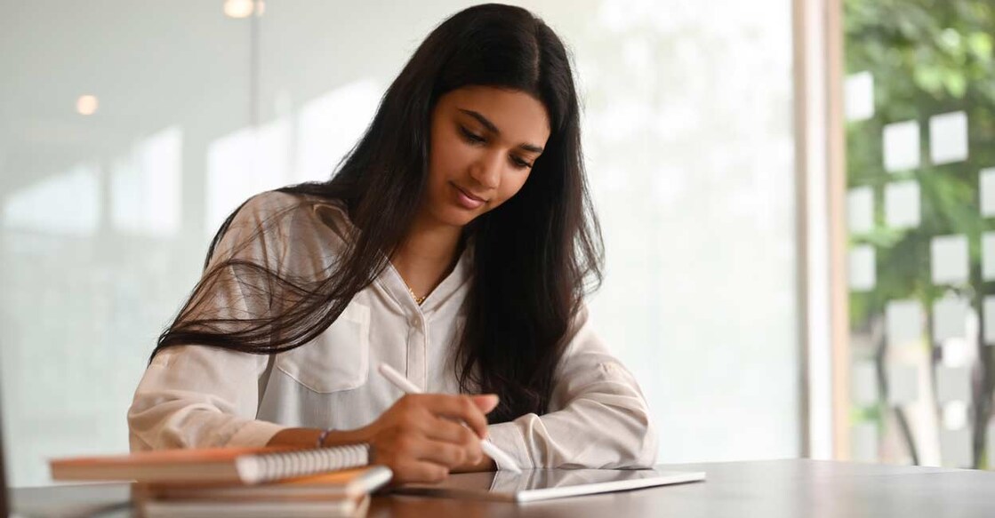 student-woman-girl-competitive-examination-mangament-exam-prathankarnpap-shutterstock-com student-woman-girl-competitive-examination-mangament-exam-prathankarnpap-shutterstock-com