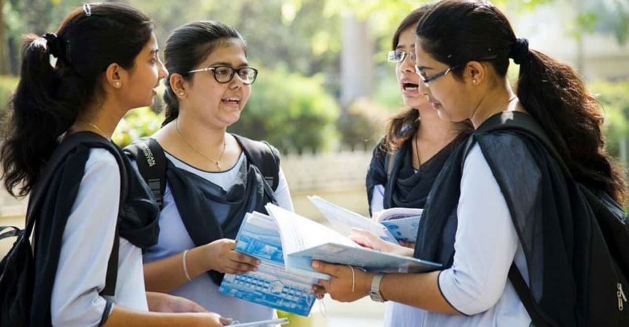 Those girls students. Индийский студент на улице. Students Counselling in India. Fuhua students. Malaysiya student.