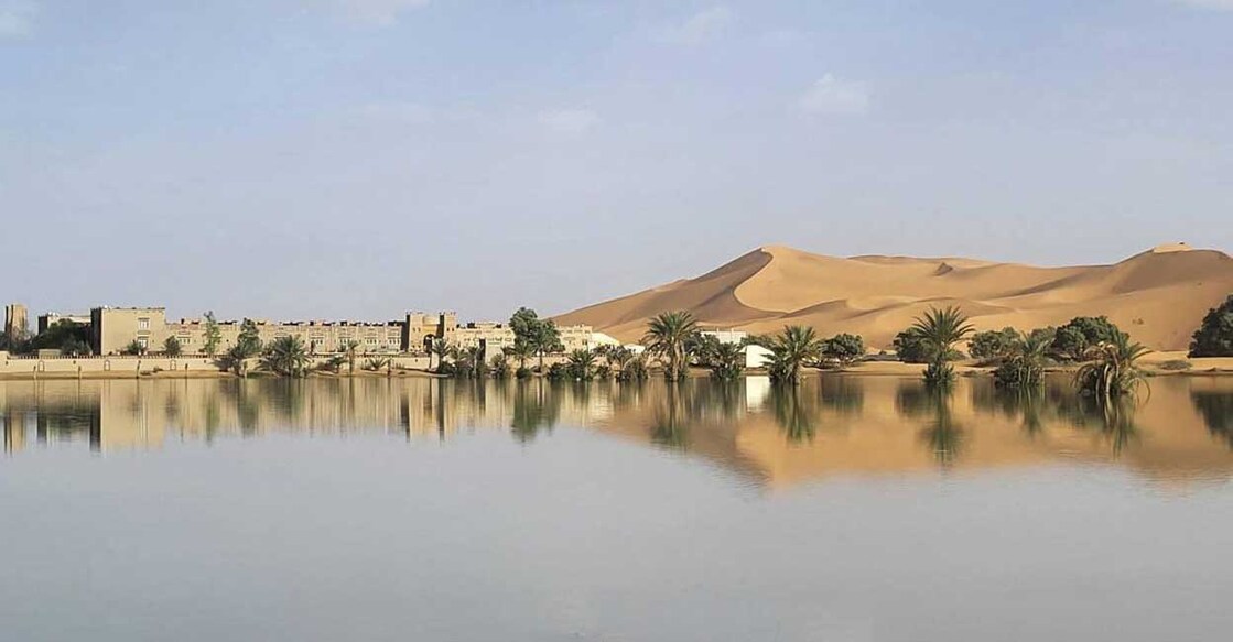 sahara-desert സഹാറ മരുഭൂമിയിൽ വെള്ളം കെട്ടിക്കിടക്കുന്നു (Photo: X/@Germaarig)