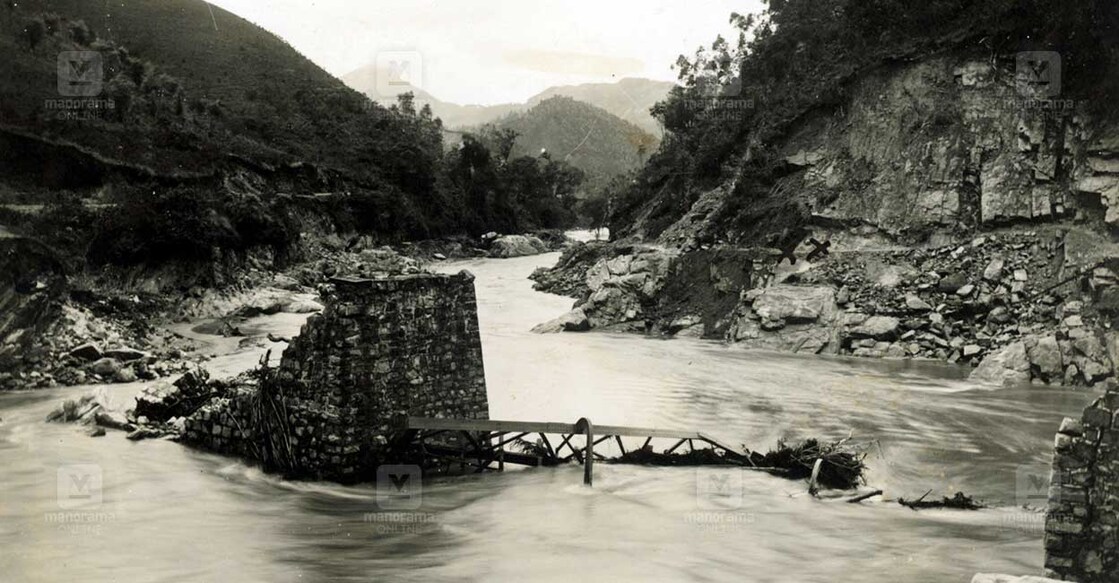 1924 ൽ മൂന്നാറിലുണ്ടായ വെള്ളപ്പൊക്കത്തിൽ തകർന്ന പാലം