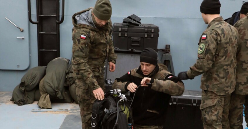 Polish divers to defuse WWII 'earthquake bomb' on German border Polish divers to defuse WWII 'earthquake bomb' on German border