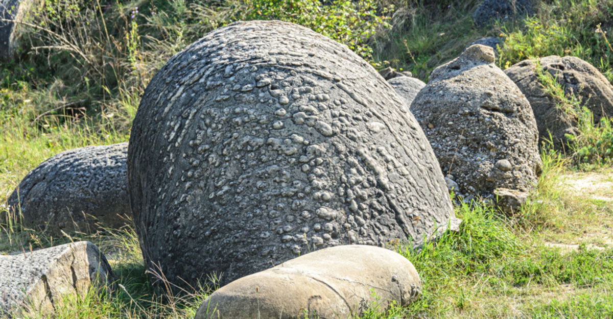 Living Rocks Romania ശ്വസിക്കുന്ന, രൂപം മാറുന്ന, സഞ്ചരിക്കുന്ന കല്ലുകൾ; റുമേനിയയിലെ നിഗൂഢ ...