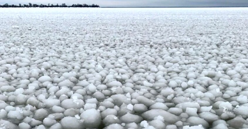 Numerous rare ice formations in Canada's Lake Manitoba makes people go wow