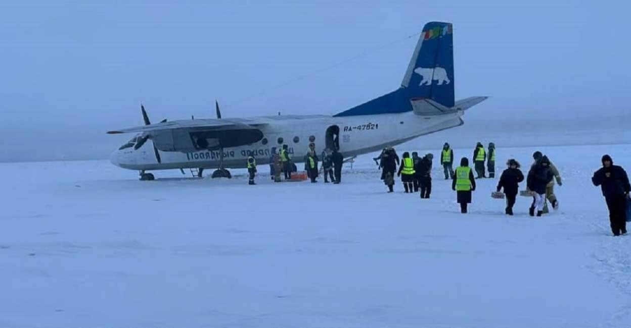 Polar Airlines Plane Lands in Kolyma River instead of Runway in Siberia – Viral Video and Incident Details