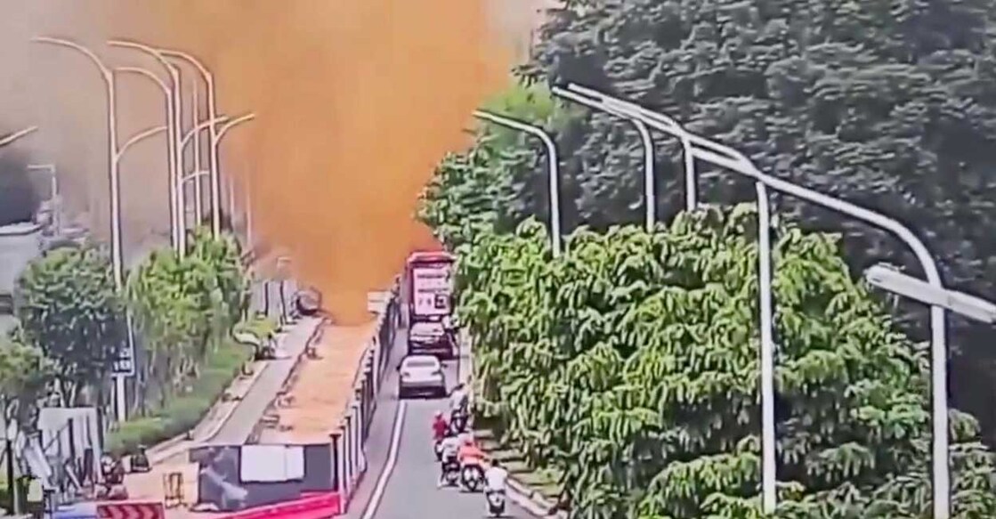 china-seage ശുചിമുറി മാലിന്യ പൈപ്പ് പൊട്ടിത്തെറിച്ചപ്പോൾ ( Photo: X/@barstoolsports)
