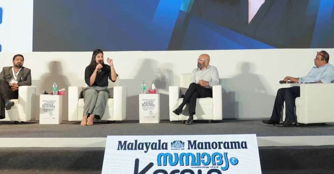 അൺലോക്കിങ് ഗ്ലോബൽ മാർക്കറ്റ് ഓപ്പർച്യൂണിറ്റീസ്: കീ സ്ട്രാറ്റെജീസ് എന്ന സെഷനിൽഅജു ജേക്കബ്,(എംഡി സിന്തൈറ്റ് ഇൻഡസ്ട്രീസ് ലിമിറ്റഡ്) ആനി  വിനോദ് മഞ്ഞില( എക്സ്പോർട് ഡയറക്ടർ–, മഞ്ഞിലാസ് ഗ്രൂപ്) അലക്സ് കെ. നൈനാൻ (മാനേജിങ് പാർടനർ – ബേബി മറൈൻ ഇന്റർനാഷനൽ) എന്നിവർ സംസാരിക്കുന്നുമോഡറേറ്റർ: പി. കിഷോർ, ബിസിനസ് എഡിറ്റർ, മലയാള മനോരമ