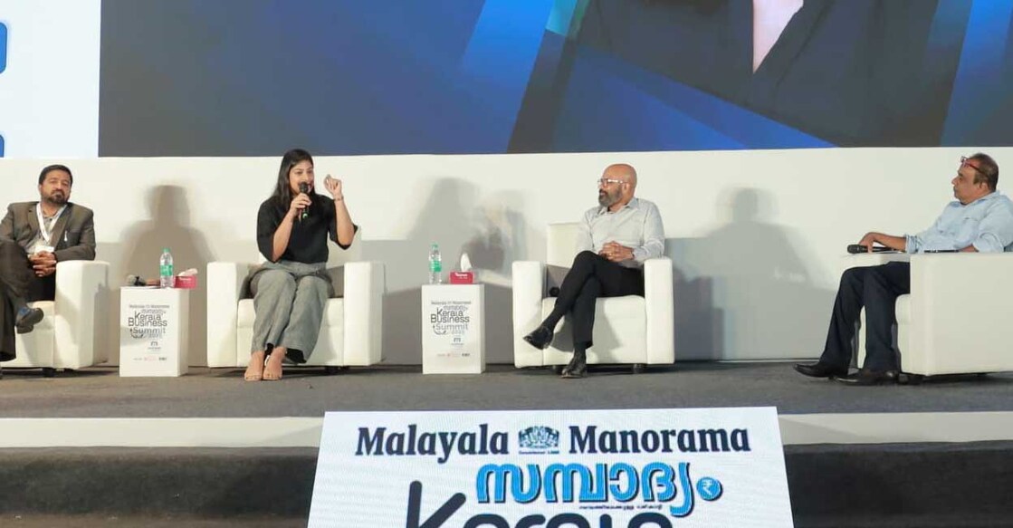 annie-manjila അൺലോക്കിങ് ഗ്ലോബൽ മാർക്കറ്റ് ഓപ്പർച്യൂണിറ്റീസ്: കീ സ്ട്രാറ്റെജീസ് എന്ന സെഷനിൽഅജു ജേക്കബ്,(എംഡി സിന്തൈറ്റ് ഇൻഡസ്ട്രീസ് ലിമിറ്റഡ്) ആനി വിനോദ് മഞ്ഞില( എക്സ്പോർട് ഡയറക്ടർ–, മഞ്ഞിലാസ് ഗ്രൂപ്) അലക്സ് കെ. നൈനാൻ (മാനേജിങ് പാർടനർ – ബേബി മറൈൻ ഇന്റർനാഷനൽ) എന്നിവർ സംസാരിക്കുന്നുമോഡറേറ്റർ: പി. കിഷോർ, ബിസിനസ് എഡിറ്റർ, മലയാള മനോരമ