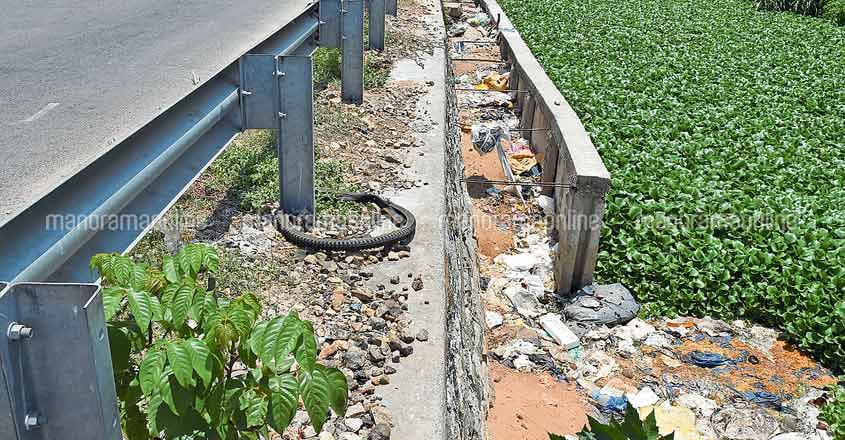 waste dumped near Trivandrum airport waste dumped near Trivandrum airport