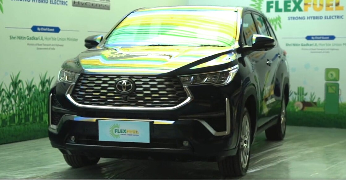 Toyota Innova Hycross