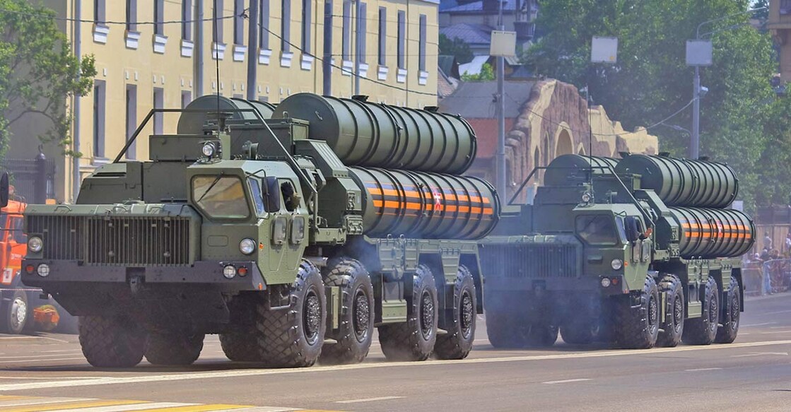 1308303084 Russian anti-aircraft weapon system S-400 Triumf (NATO reporting name: SA-21 Growler) drives down Krasnaya Presnya street., Image Source: Andrey Rykov