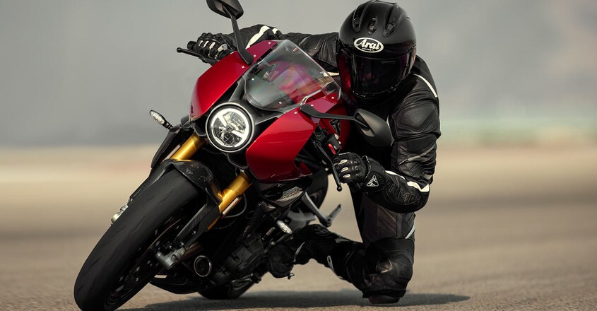 triumph-speed-triple-1200-rr-1 triumph-speed-triple-1200-rr-1