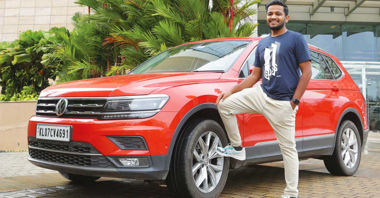 ടയറിനു പിന്നാലെ ഓടുന്ന ഡ്രൈവറിനെ കണ്ടപ്പോഴാണ് അതുമായുള്ള ബന്ധം