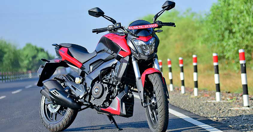 bajaj dominar service cost