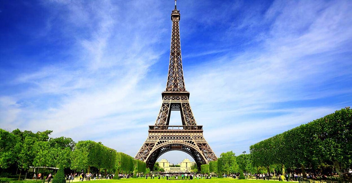 eiffel-tower-workers-on-strike Photo Credit: WDG Photo / shutterstock