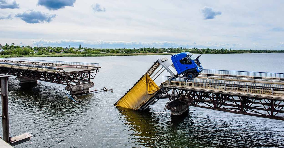 bridge-in-dresden-collapses-into-elbe-river