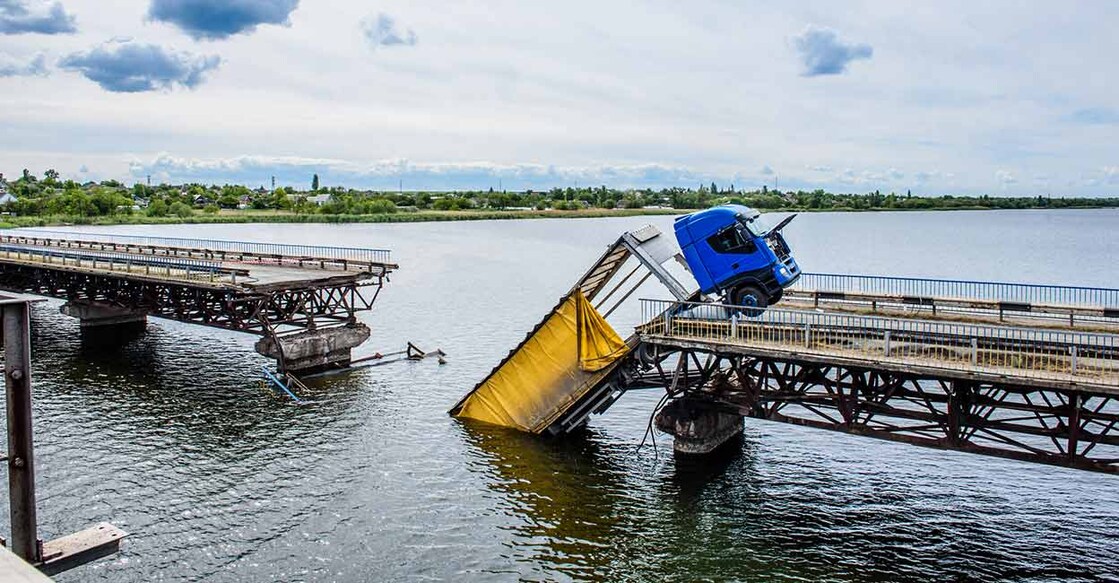 bridge-in-dresden-collapses-into-elbe-river bridge-in-dresden-collapses-into-elbe-river