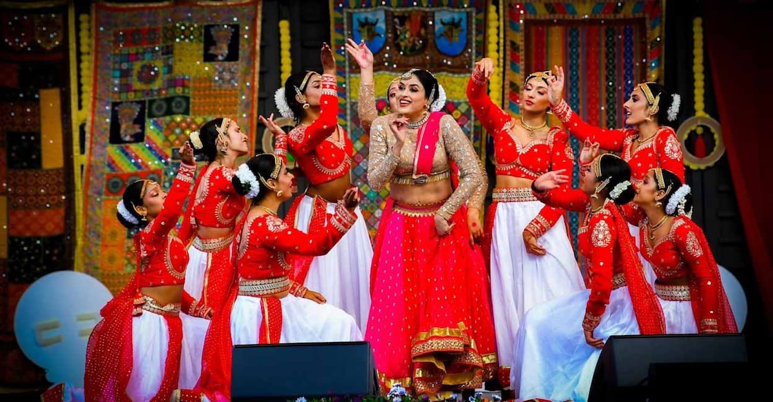 നമസ്തേ സ്റ്റോക്കോമിലെ അലൻസ് സ്കൂൾ ഓഫ് ഇന്ത്യൻ ഡാൻസസിന്റെ നൃത്തം. 