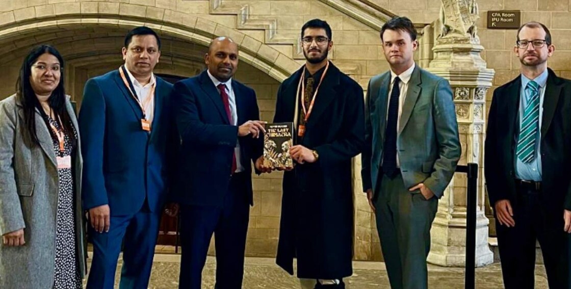 uk-malayali-students-science-fiction-book-the-last-kaimera-released പുസ്തക പ്രകാശനത്തിൽ നിന്ന്. ചിത്രം: സ്പെഷൽ അറേഞ്ച്മെന്റ്