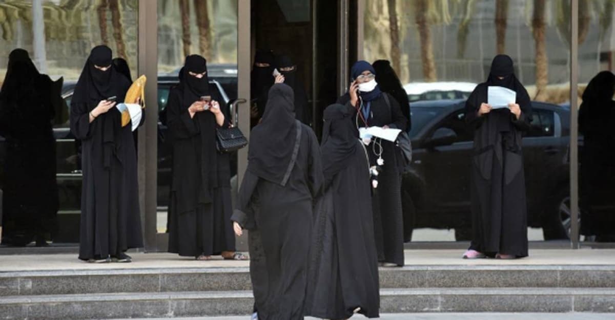 In Saudi Arabia, women do not need parental consent to change their personal information