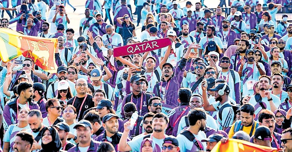volunteer ലോകകപ്പിലെ വൊളന്റിയര്മാര്.