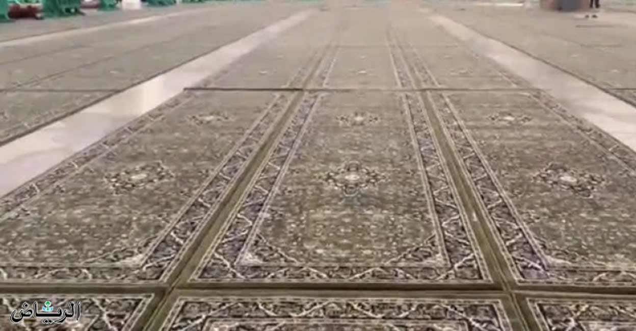 ചുവപ്പ് മാറി മദീന പള്ളിയുടെ മുറ്റങ്ങളില്‍ ഇനി പച്ച പരവതാനി